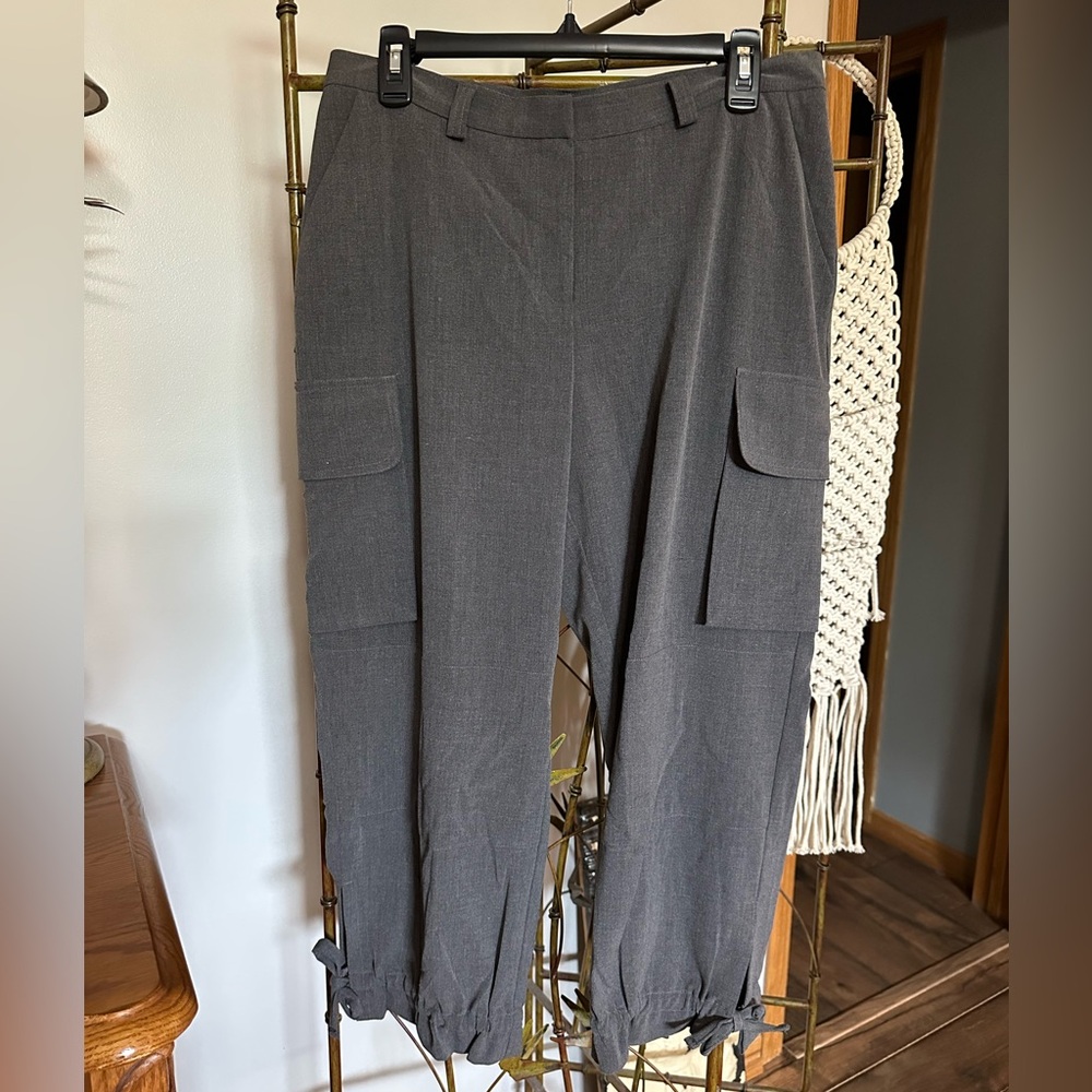 Mossimo Stretch Dressy Gray Cropped Cargo Pants. NWOT Size 10 - Picture 5 of 10